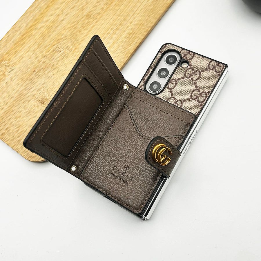 Elegant Design with Shoulder Strap