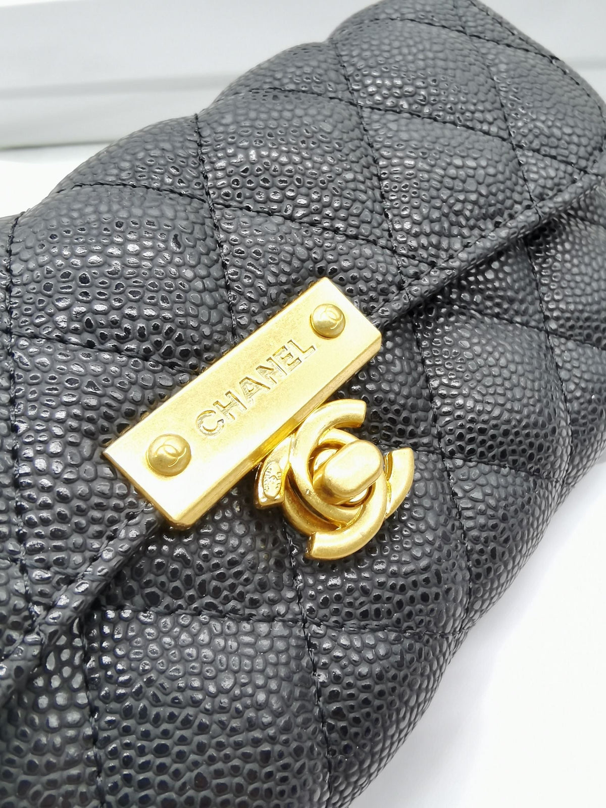 Chanel 19cm