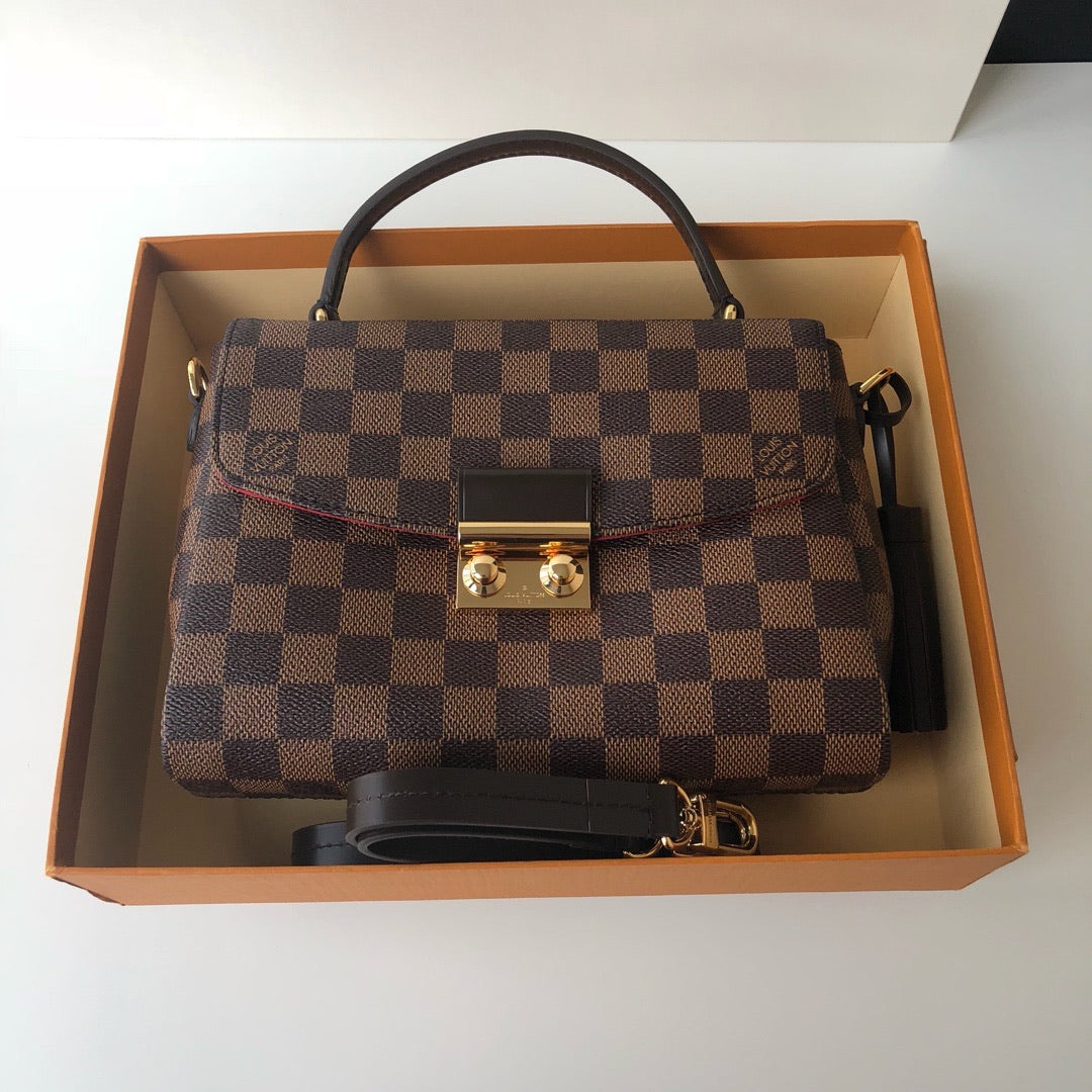 Checkered pattern handbag