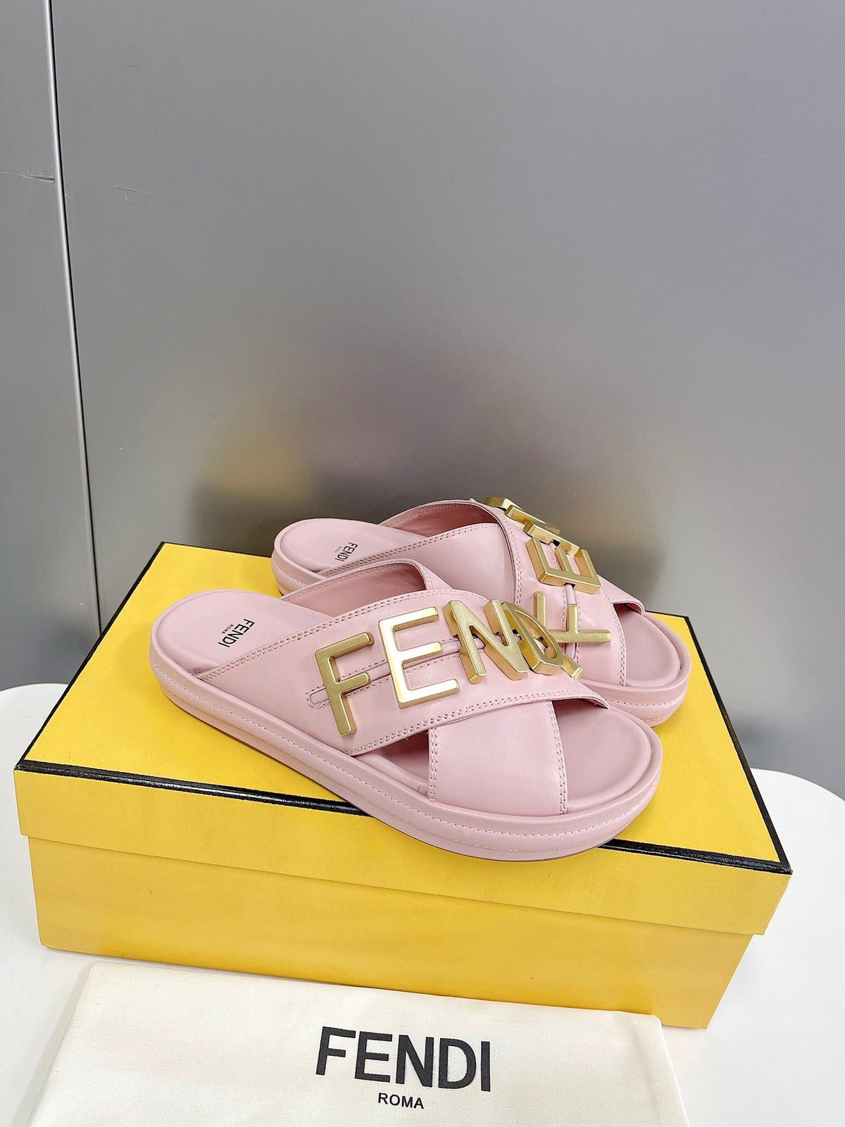 F e n d I slides