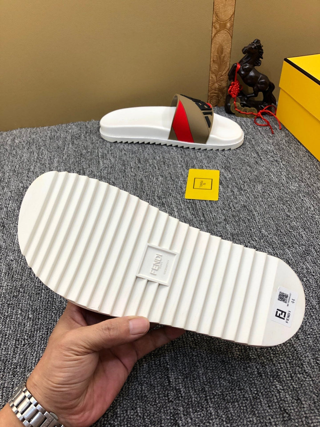 F e n d I slides