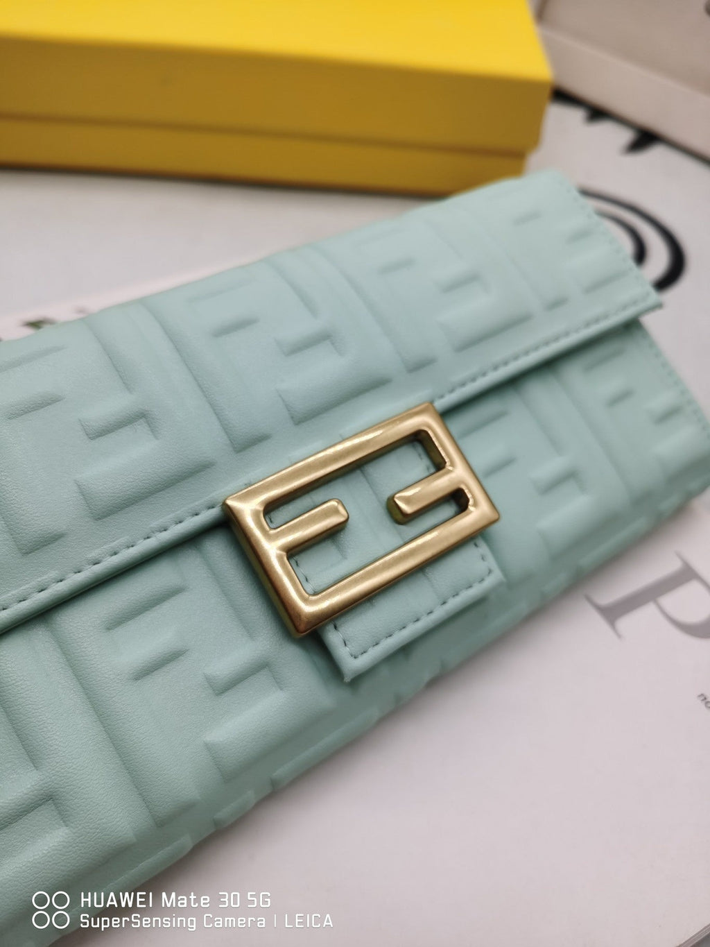 F e n d I wallet 2022