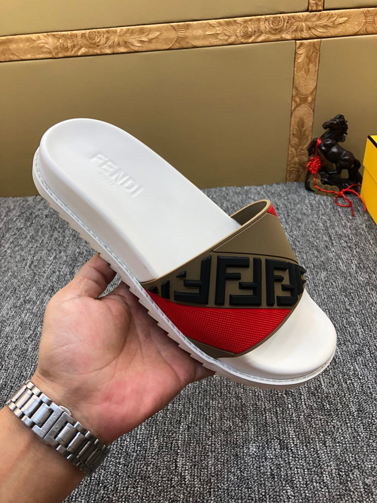 F e n d I slides